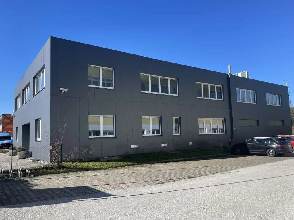 Gewerbeimmobilie mieten in Salzburg-Umgebung – 1 120 m²