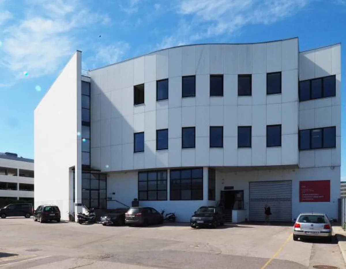 Gewerbeimmobilie mieten in Wien – 4 697 m², € 7 – Bild 1 von 11