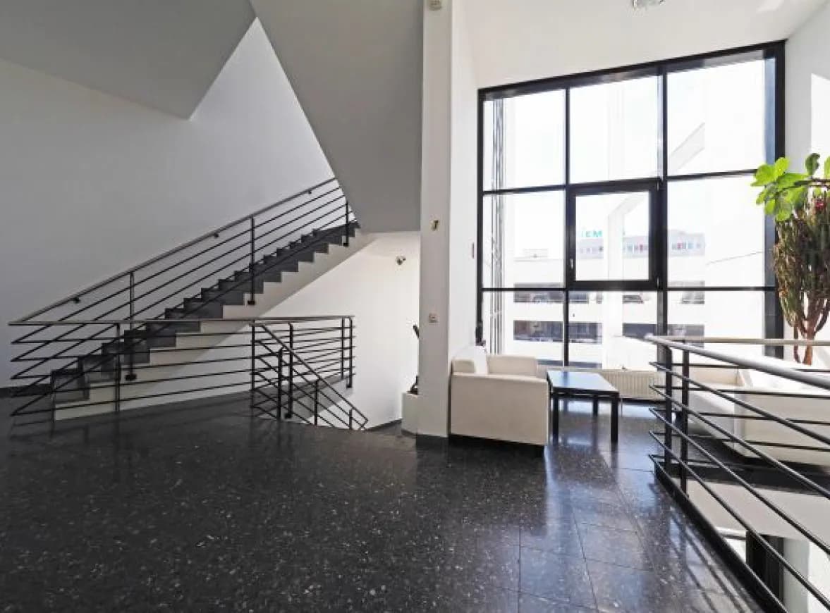 Gewerbeimmobilie mieten in Wien – 4 697 m², € 7 – Bild 2 von 11