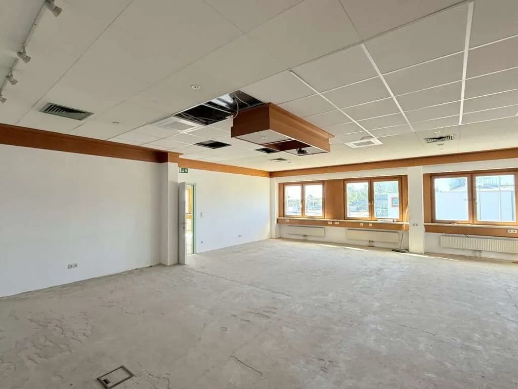 2-Zimmer-Gewerbeimmobilie mieten in Mödling – 138 m², € 1.790