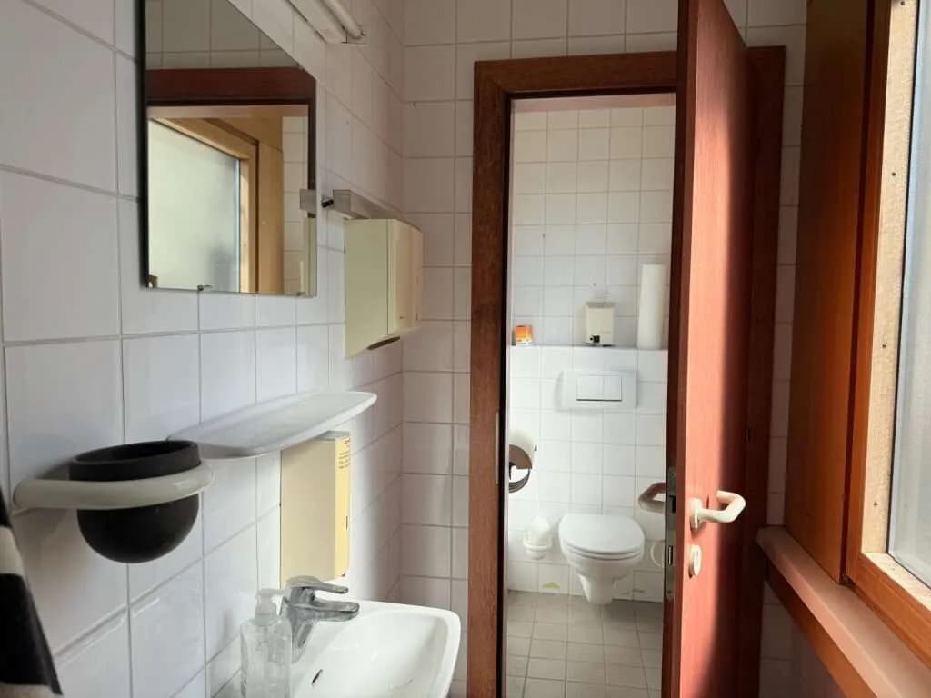 2-Zimmer-Gewerbeimmobilie mieten in Mödling – 138 m², € 1.790 – Bild 4 von 5