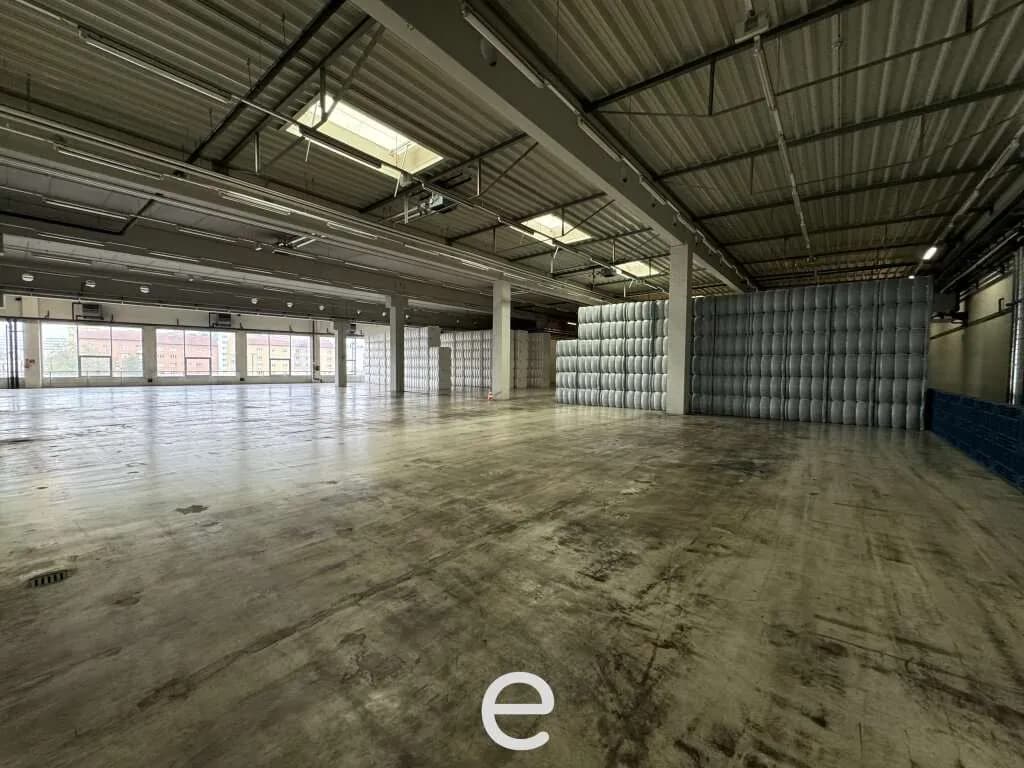 Gewerbeimmobilie mieten in Wels – 300 m², € 1.800