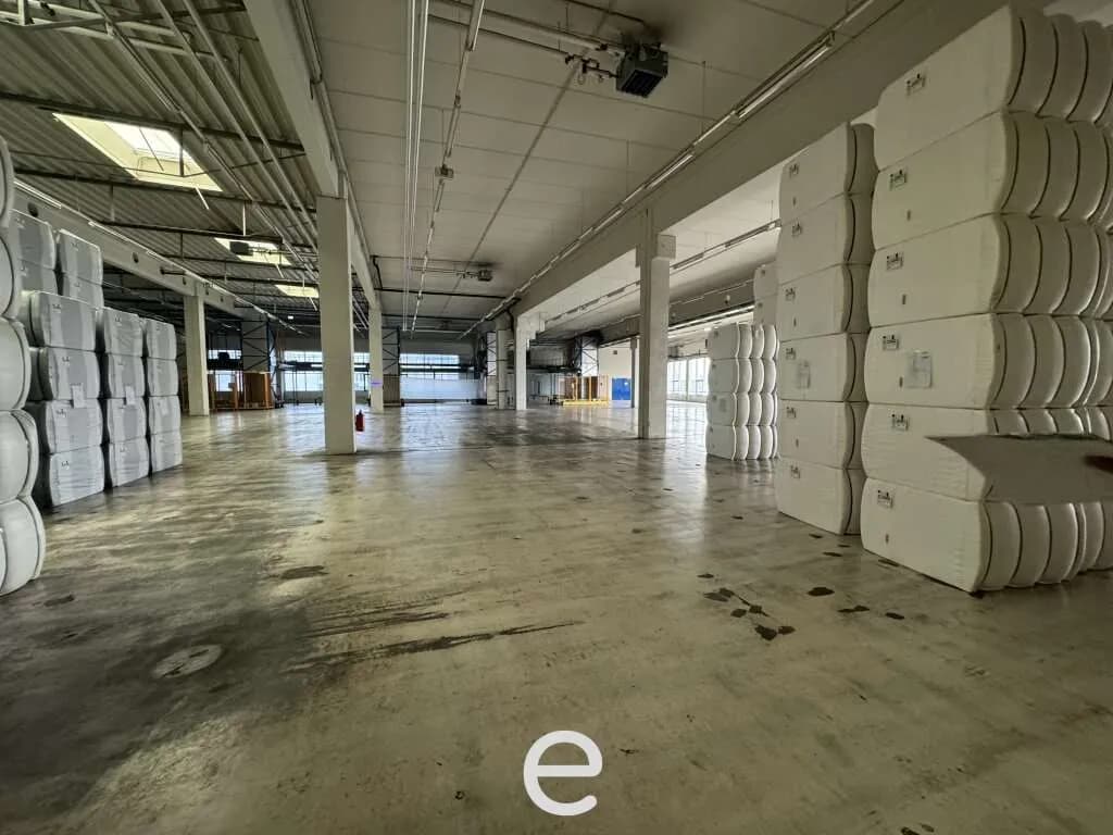 Gewerbeimmobilie mieten in Wels – 300 m², € 1.800 – Bild 2 von 2