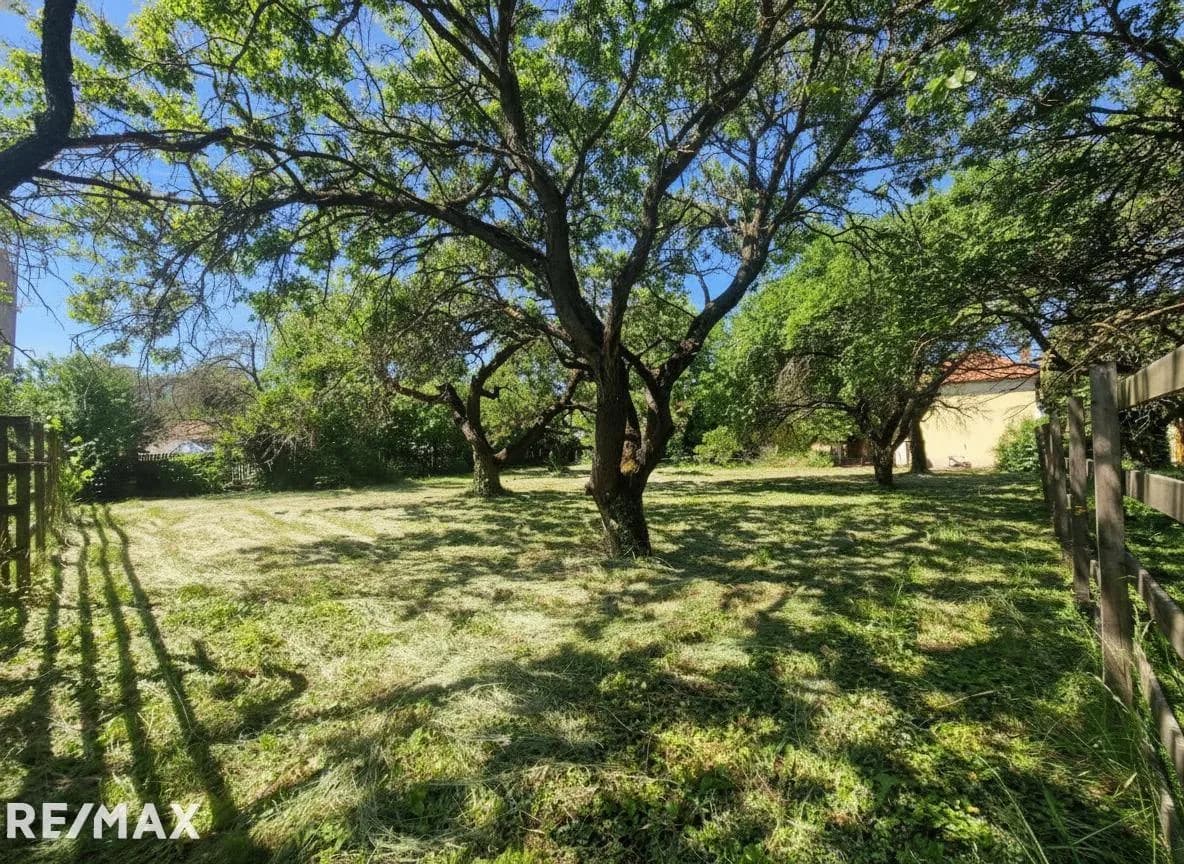 Grundstück kaufen in Baden – 657 m², € 290.000