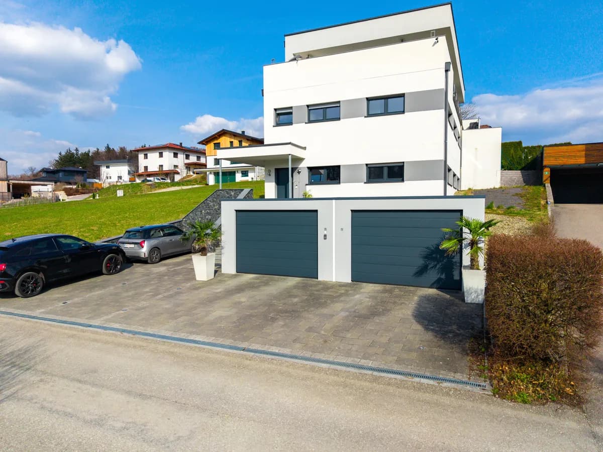 Haus kaufen in Vöcklabruck – 331 m², € 995.000 – Bild 2 von 7