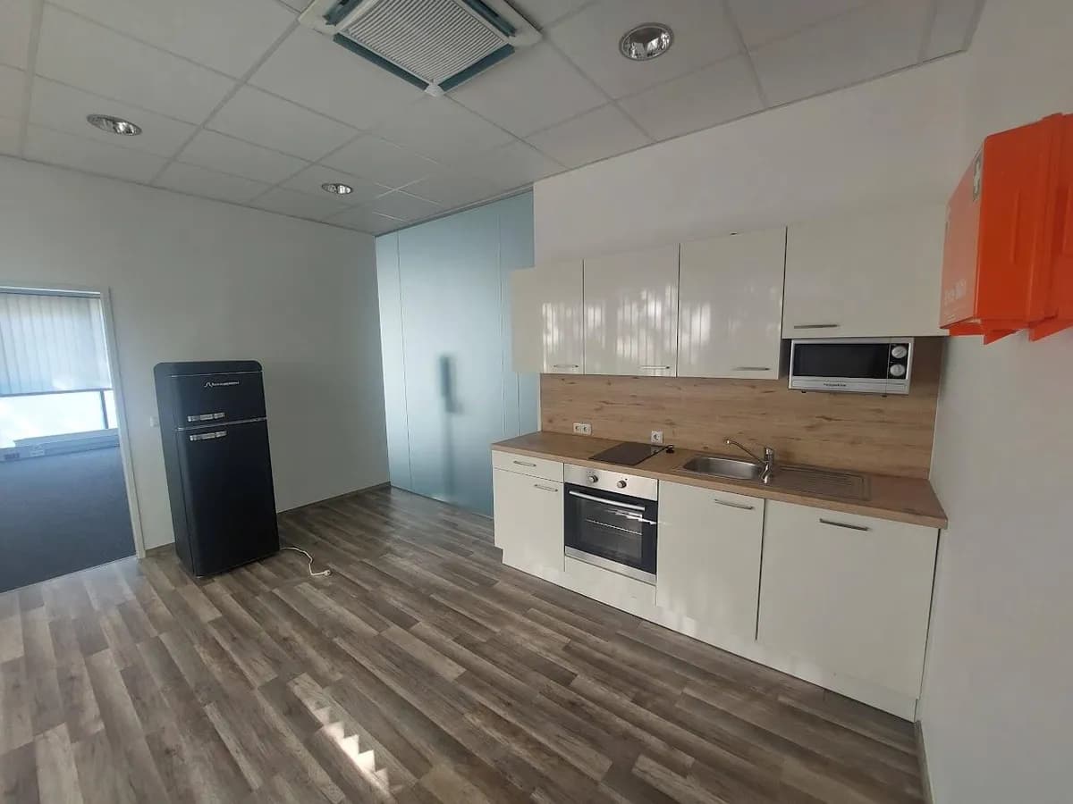 Gewerbeimmobilie mieten in Wels – 175 m², € 2.997 – Bild 2 von 12