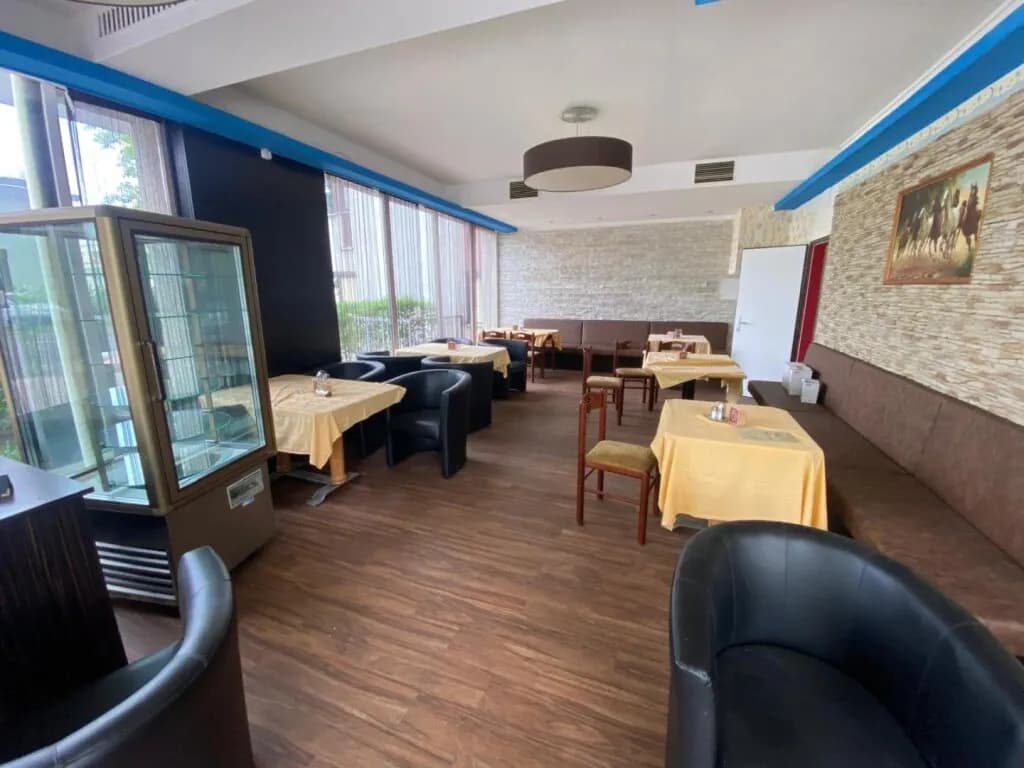 Gewerbeimmobilie kaufen in Wiener Neustadt – 220 m², € 189.900