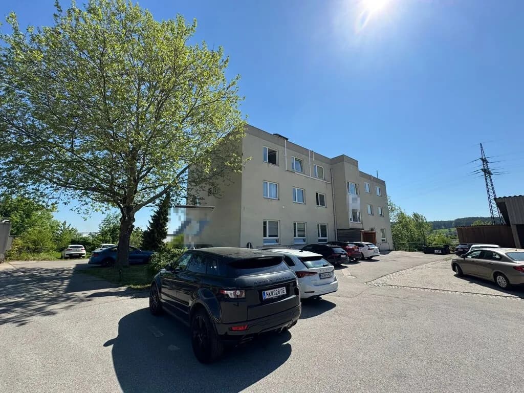 25-Zimmer-Immobilie mieten in Neunkirchen – 1 172 m², € 5.274