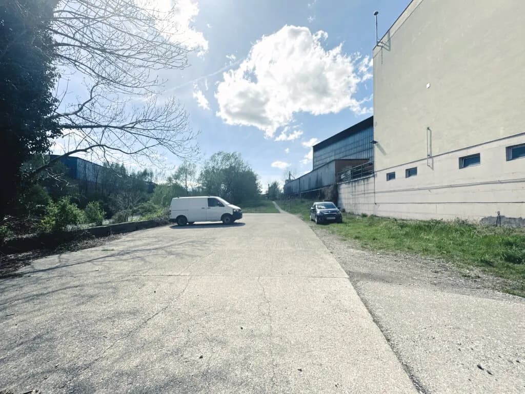 25-Zimmer-Immobilie mieten in Neunkirchen – 1 172 m², € 5.274 – Bild 7 von 13