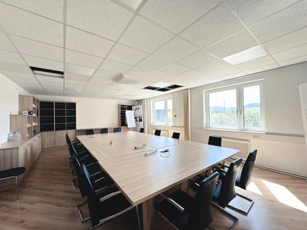 25-Zimmer-Immobilie mieten in Neunkirchen – 1 172 m², € 5.274 – Bild 8 von 13
