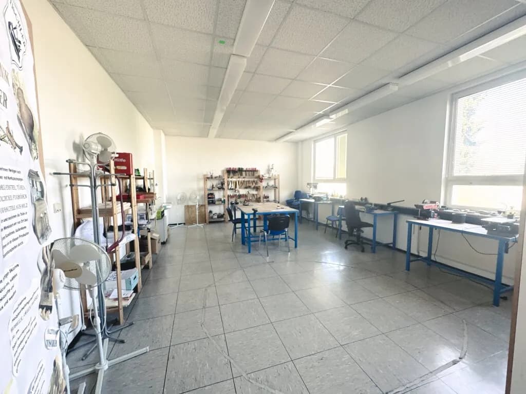 25-Zimmer-Immobilie mieten in Neunkirchen – 1 172 m², € 5.274 – Bild 9 von 13