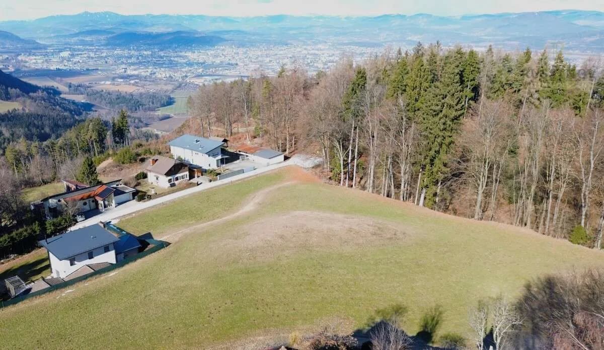 Grundstück kaufen in Klagenfurt Land – 7 686 m², € 798.500