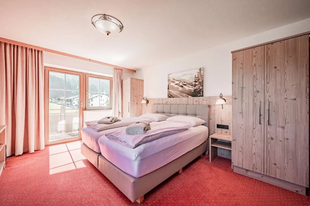 24-Zimmer-Haus kaufen in Kitzbühel – 1 021 m², € 3.390.000 – Bild 2 von 4