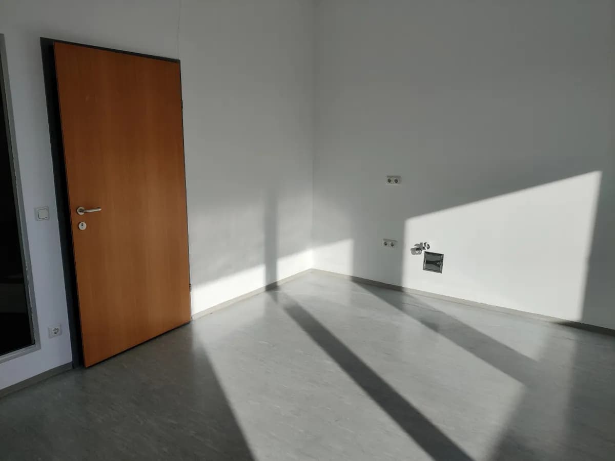 2-Zimmer-Gewerbeimmobilie mieten in Wels – 63 m², € 681 – Bild 7 von 8