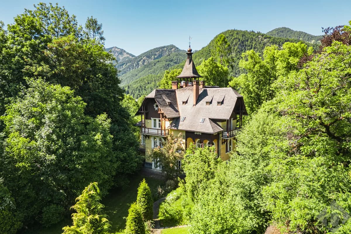 12-Zimmer-Immobilie kaufen in Gmunden – 484 m², € 4.500.000