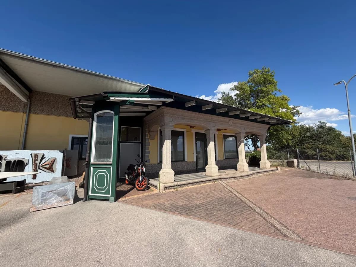 Gewerbeimmobilie mieten in Baden – 559 m², € 7.600