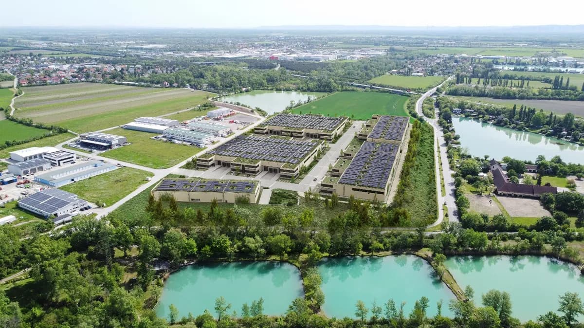 Gewerbeimmobilie mieten in Baden – 9 550 m², € 8