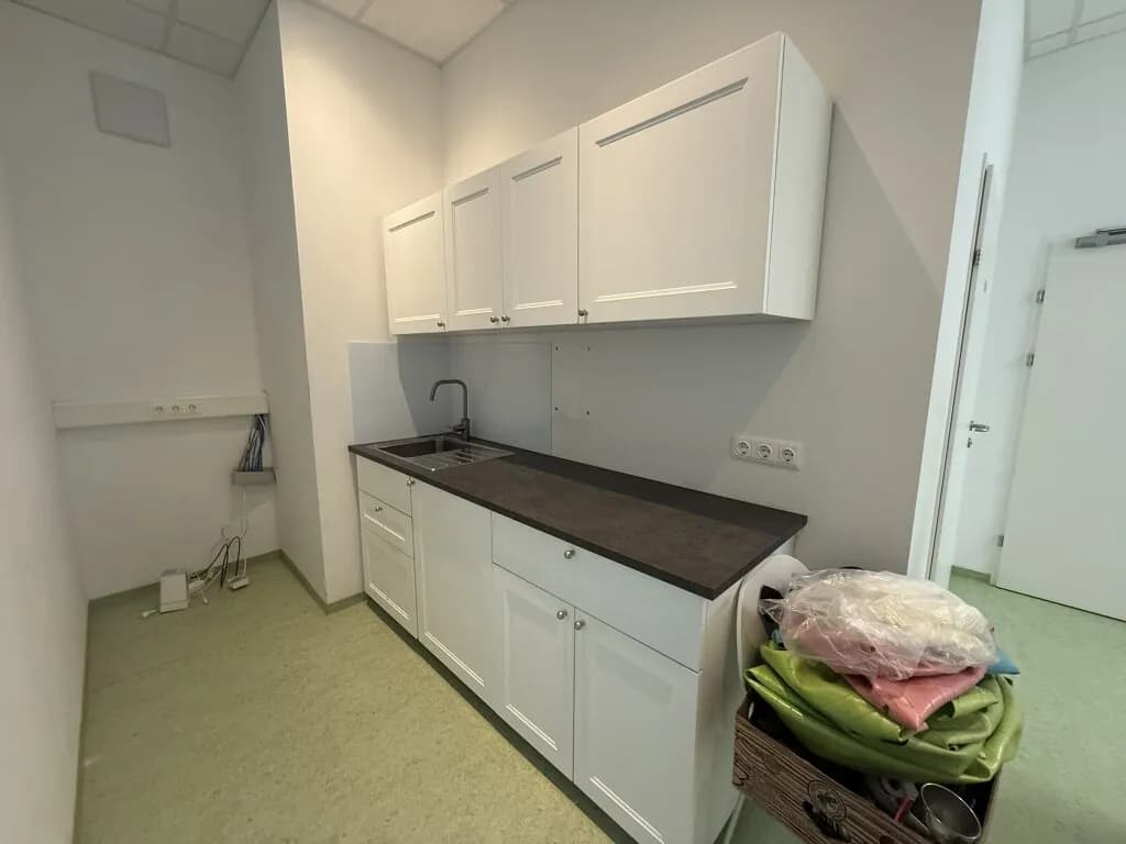 4-Zimmer-Gewerbeimmobilie mieten in Baden – 149 m², € 2.225 – Bild 9 von 12