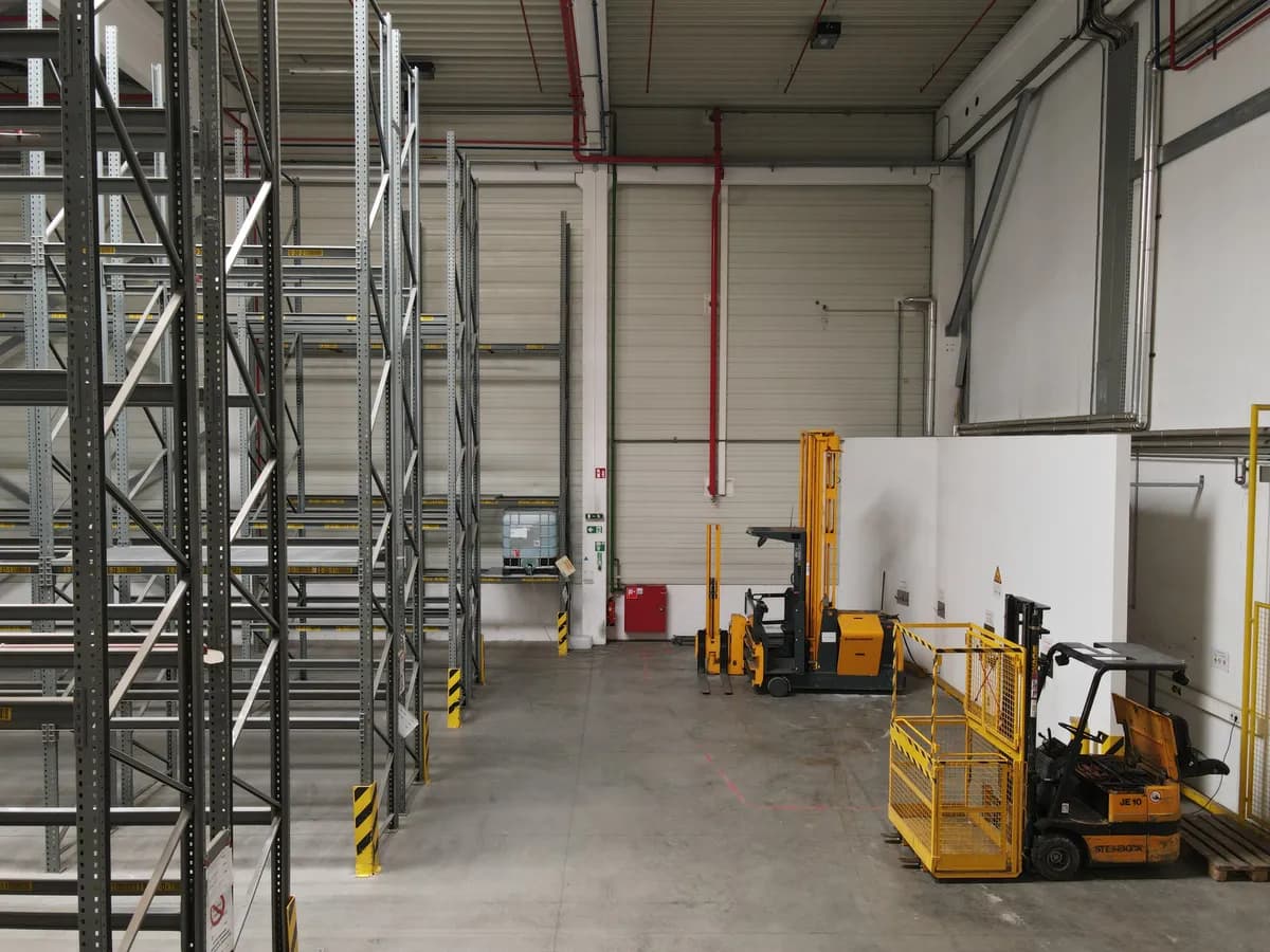 Gewerbeimmobilie mieten in Villach Land – 2 700 m², € 5 – Bild 4 von 9