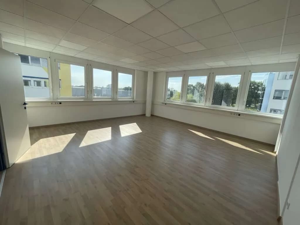 1-Zimmer-Gewerbeimmobilie mieten in Baden – 38 m², € 589 – Bild 8 von 9