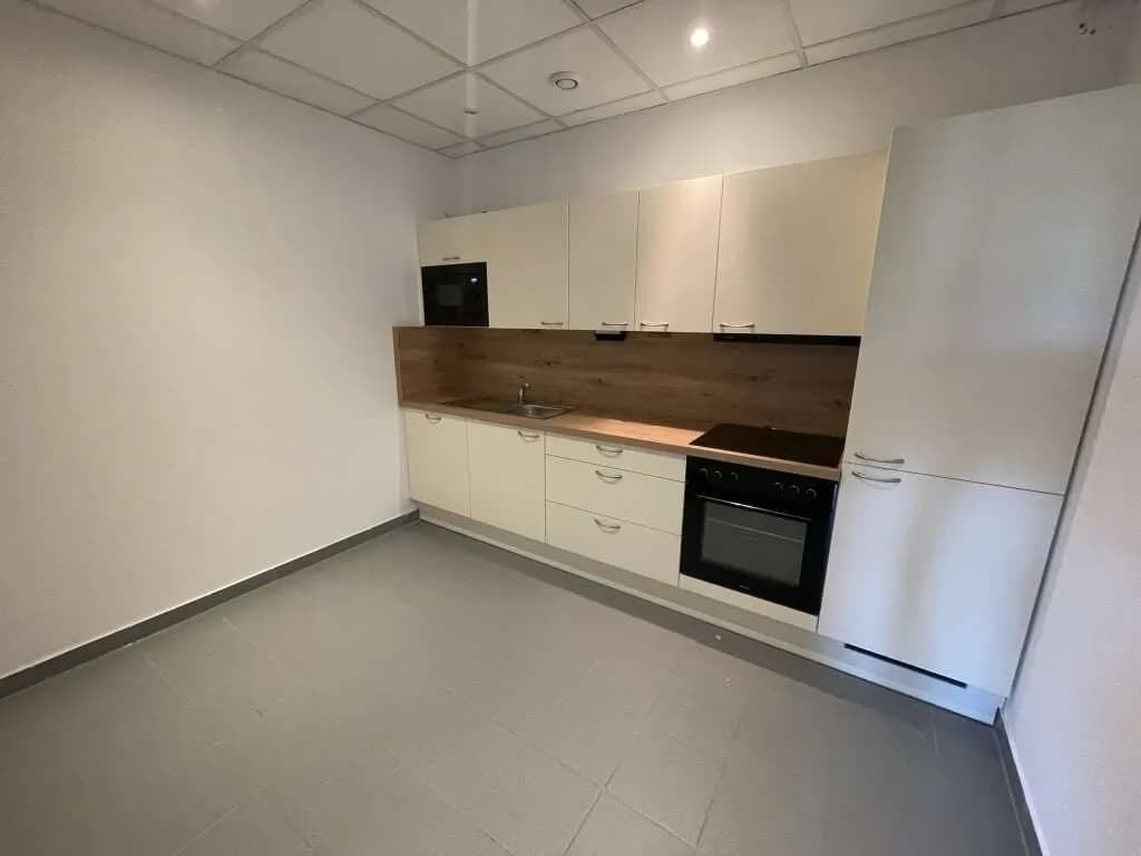 1-Zimmer-Gewerbeimmobilie mieten in Baden – 38 m², € 589 – Bild 9 von 9