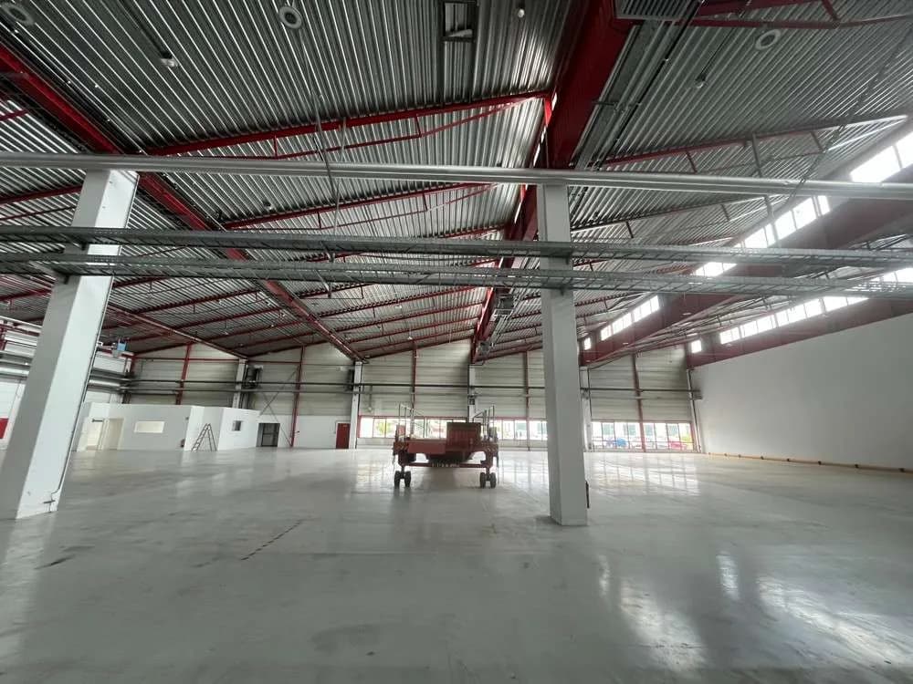 Gewerbeimmobilie mieten in Tulln – 7 500 m²