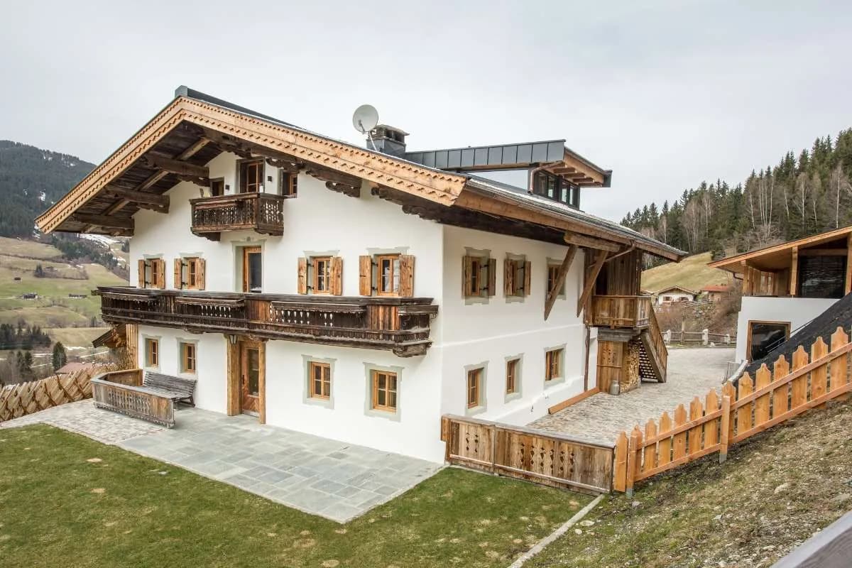 9-Zimmer-Immobilie mieten in Kitzbühel – 400 m², € 15.400