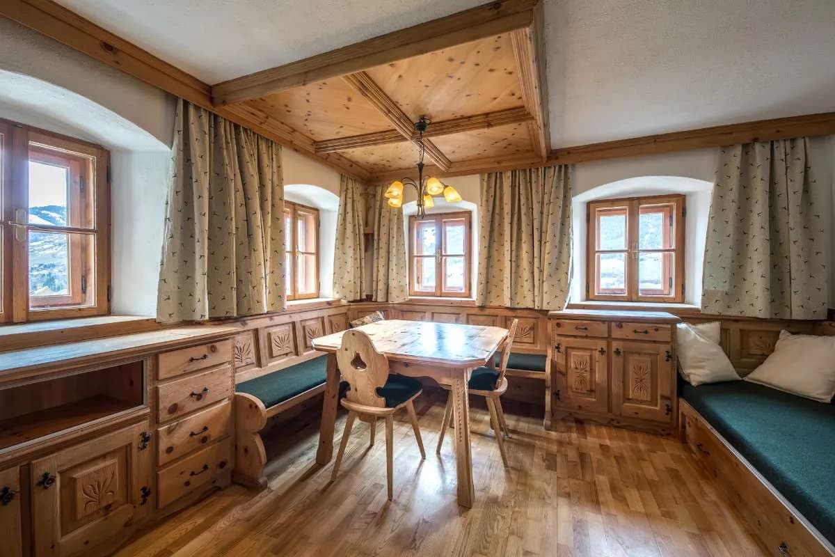 9-Zimmer-Immobilie mieten in Kitzbühel – 400 m², € 15.400 – Bild 4 von 11
