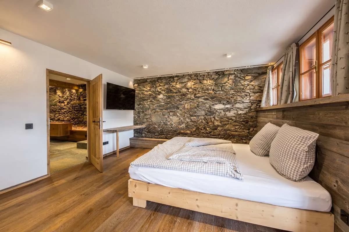 9-Zimmer-Immobilie mieten in Kitzbühel – 400 m², € 15.400 – Bild 7 von 11