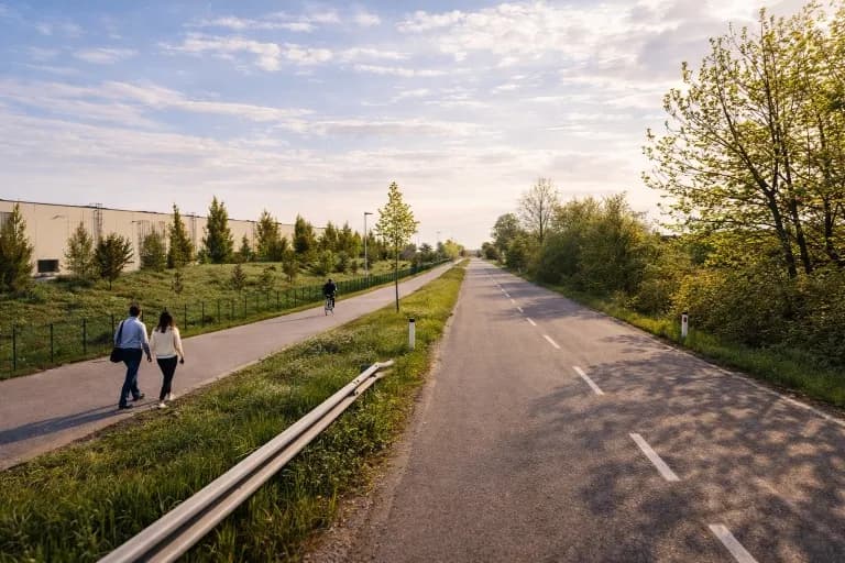 Gewerbeimmobilie mieten in Baden – 6 400 m², € 8 – Bild 4 von 4