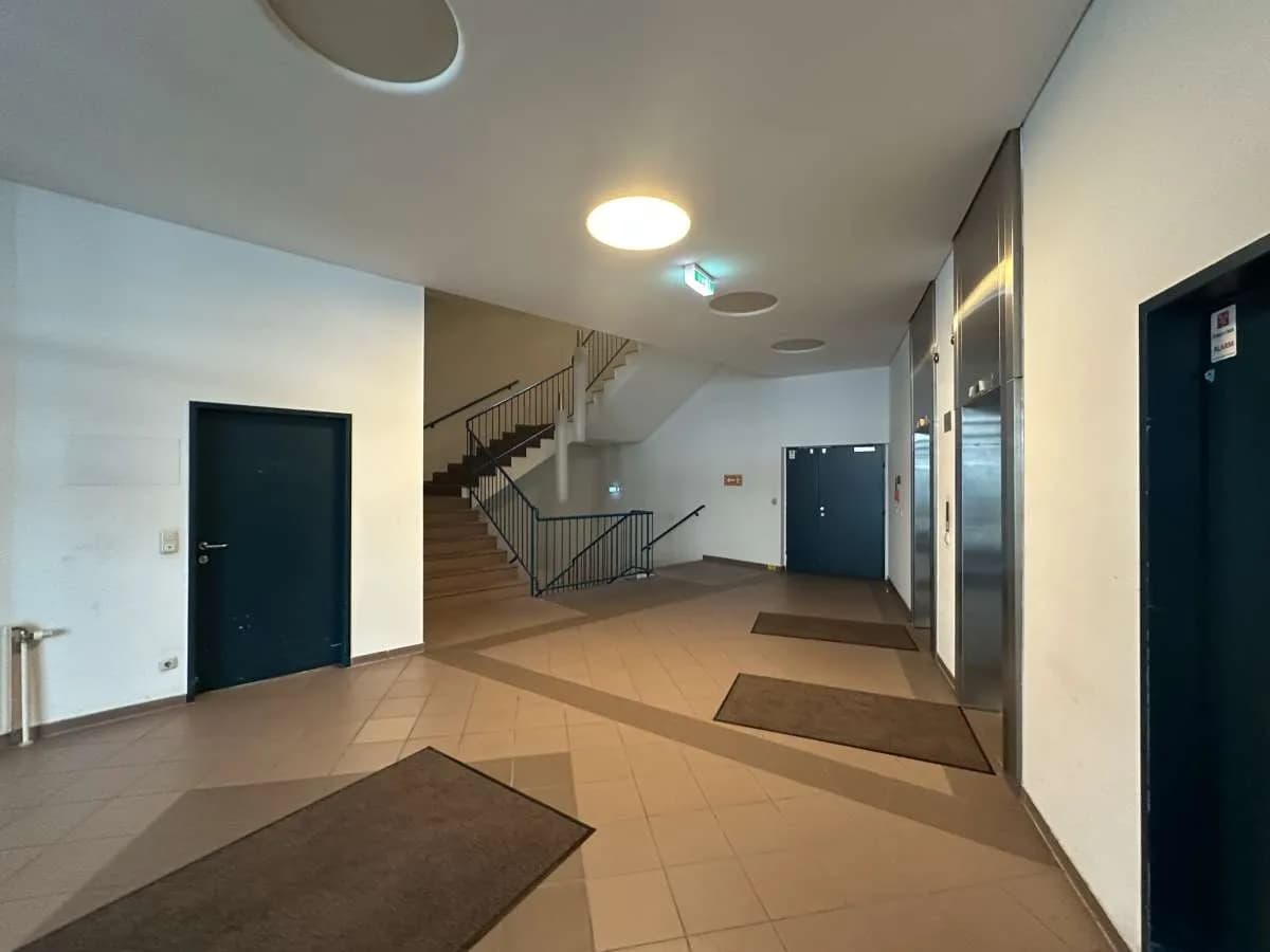Gewerbeimmobilie mieten in Wien – 926 m², € 12 – Bild 2 von 12