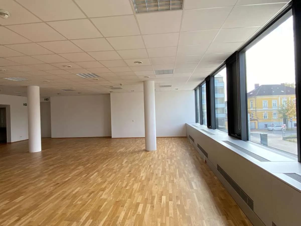 2-Zimmer-Gewerbeimmobilie mieten in Wels – 138 m², € 1.707 – Bild 2 von 7
