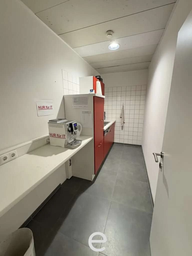 Gewerbeimmobilie mieten in Wels-Land – 355 m², € 3.727 – Bild 4 von 8