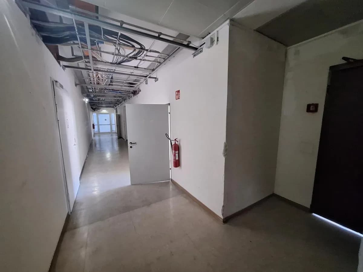 Immobilie mieten in Innsbruck-Land – 734 m², € 6.018 – Bild 2 von 10