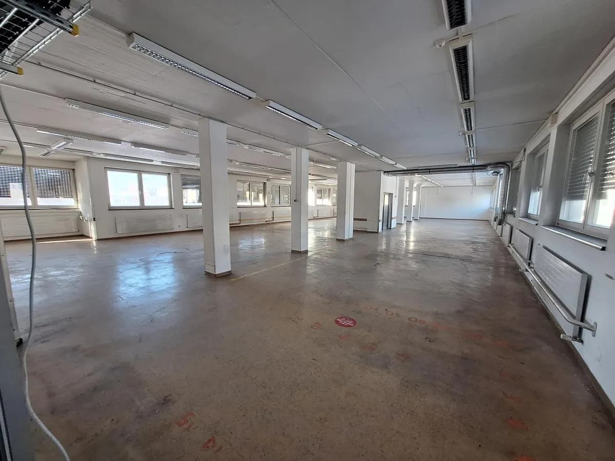 Immobilie mieten in Innsbruck-Land – 734 m², € 6.018 – Bild 8 von 10