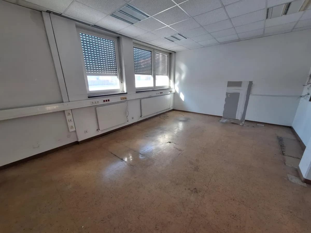 Immobilie mieten in Innsbruck-Land – 734 m², € 6.018 – Bild 9 von 10