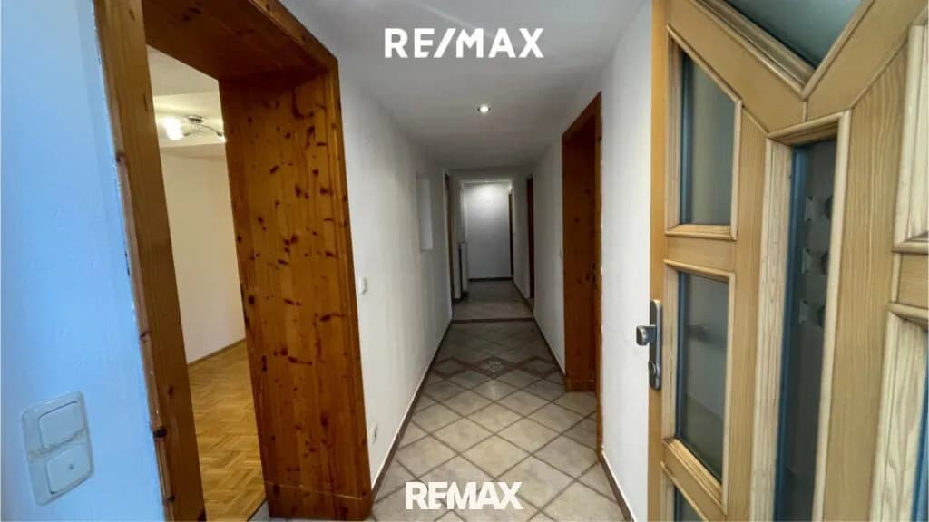 9-Zimmer-Haus kaufen in Vöcklabruck – 237 m², € 279.000 – Bild 3 von 61