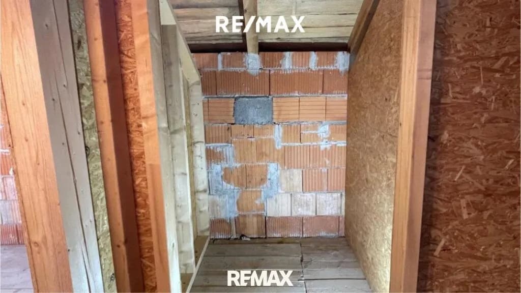 9-Zimmer-Haus kaufen in Vöcklabruck – 237 m², € 279.000 – Bild 22 von 61