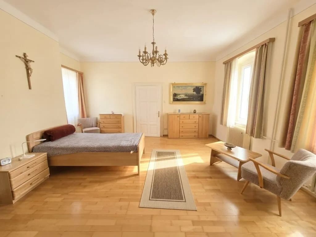 6-Zimmer-Haus kaufen in Hollabrunn – 210 m², € 210.000 – Bild 11 von 14