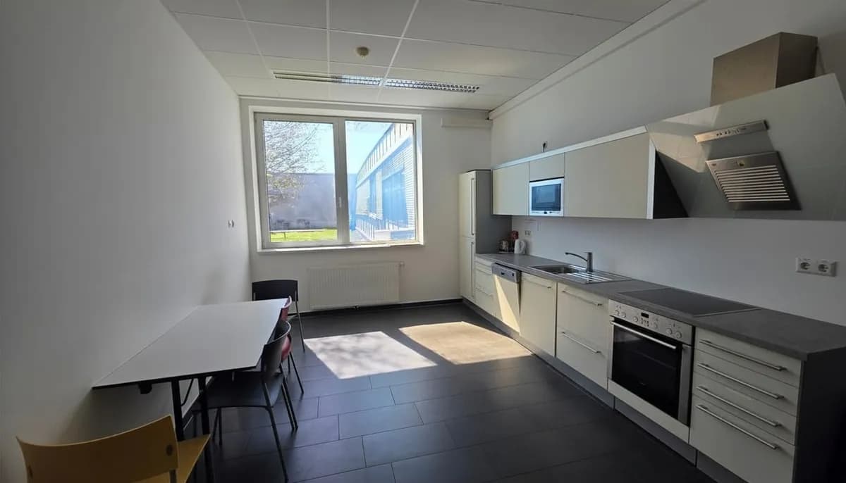 5-Zimmer-Gewerbeimmobilie mieten in Linz Land – 357 m², € 11 – Bild 13 von 14