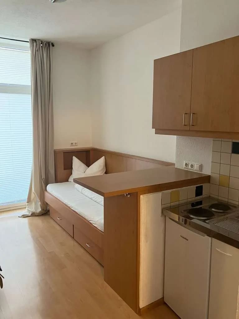 1-Zimmer-Wohnung mieten in Innsbruck – 15 m², € 630 – Bild 1 von 7