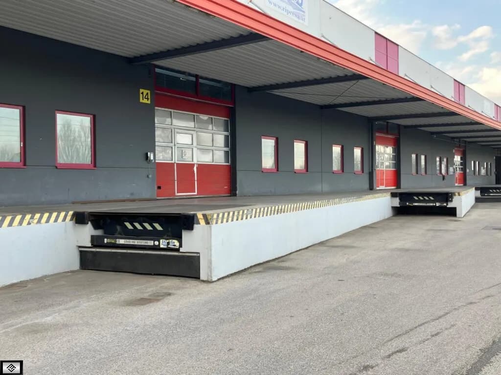 9-Zimmer-Gewerbeimmobilie mieten in Mödling – 2 678 m², € 20.064 – Bild 2 von 14