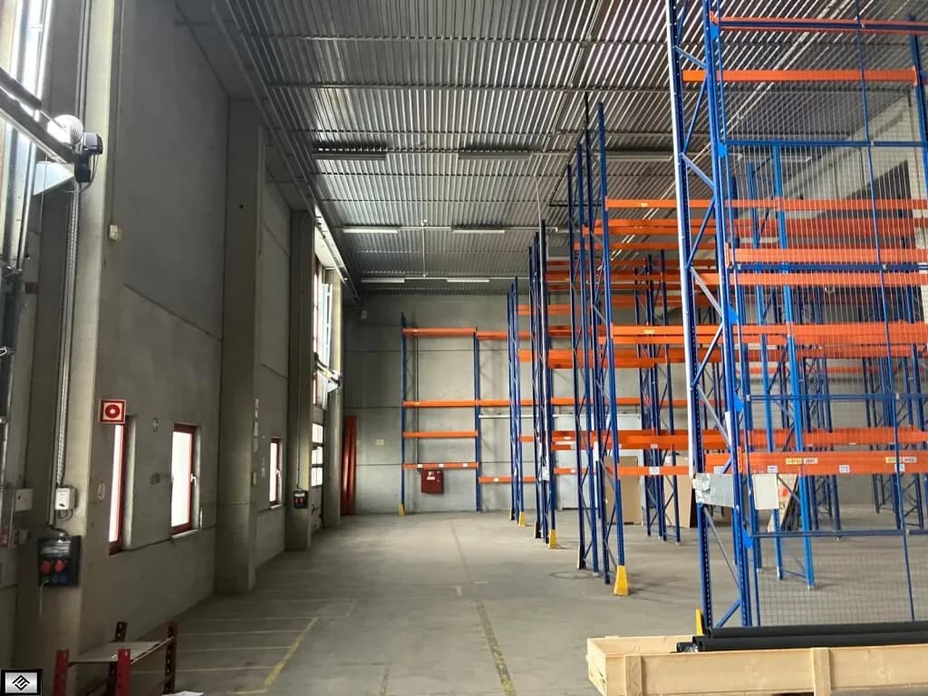 9-Zimmer-Gewerbeimmobilie mieten in Mödling – 2 678 m², € 20.064 – Bild 8 von 14