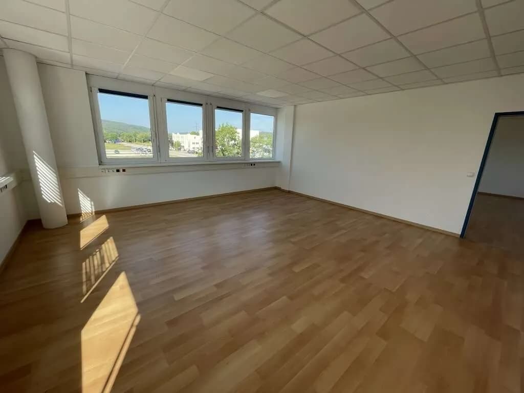 1-Zimmer-Gewerbeimmobilie mieten in Baden – 45 m², € 589 – Bild 4 von 9