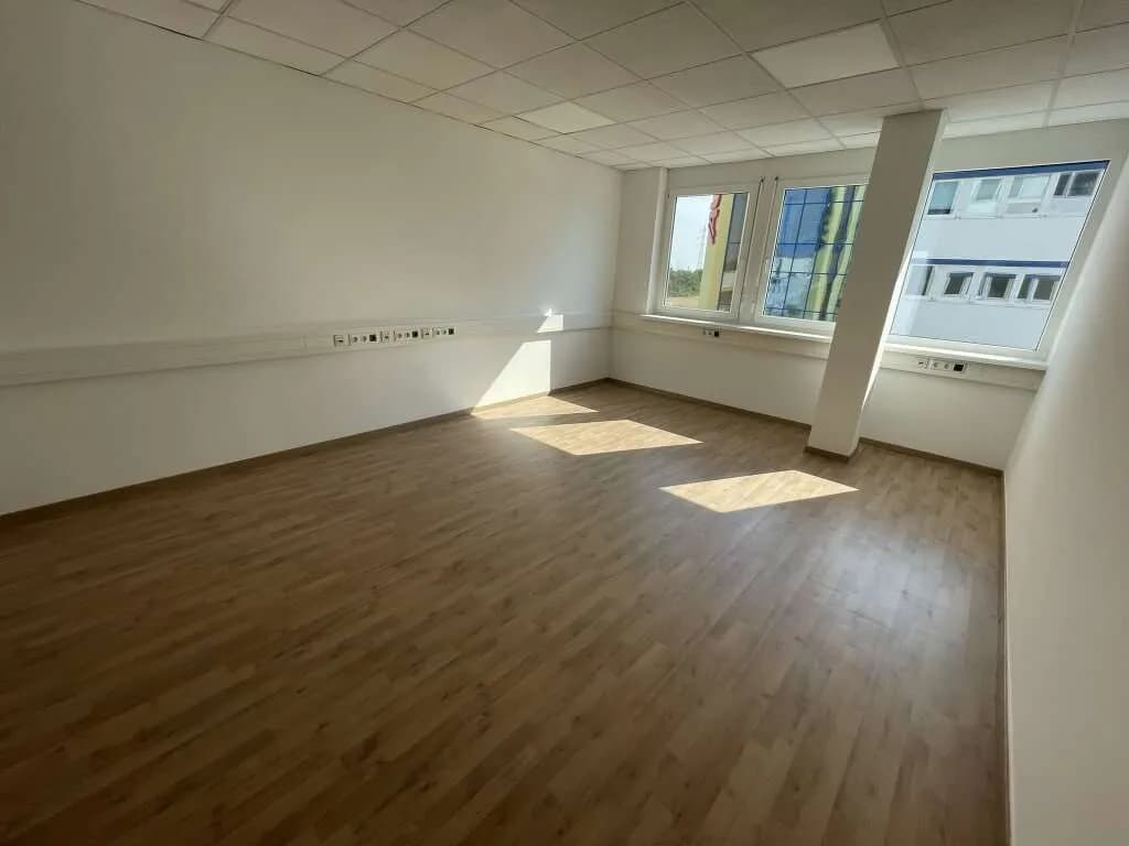 1-Zimmer-Gewerbeimmobilie mieten in Baden – 45 m², € 589 – Bild 7 von 9