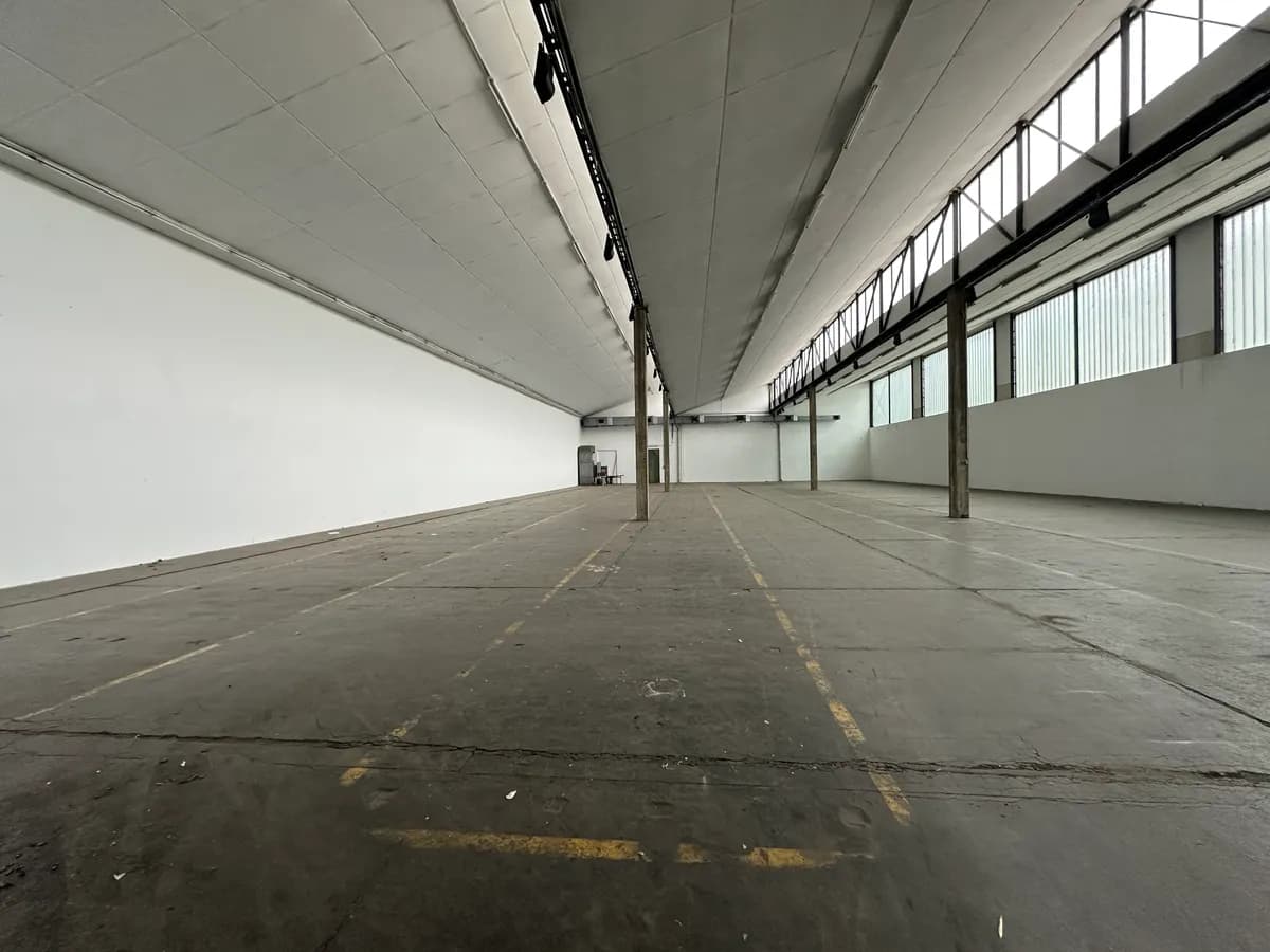 Gewerbeimmobilie mieten in Jennersdorf – 1 144 m², € 3.432