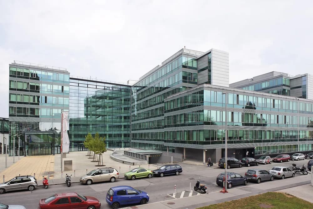 Gewerbeimmobilie mieten in Wien – 466 m², € 13