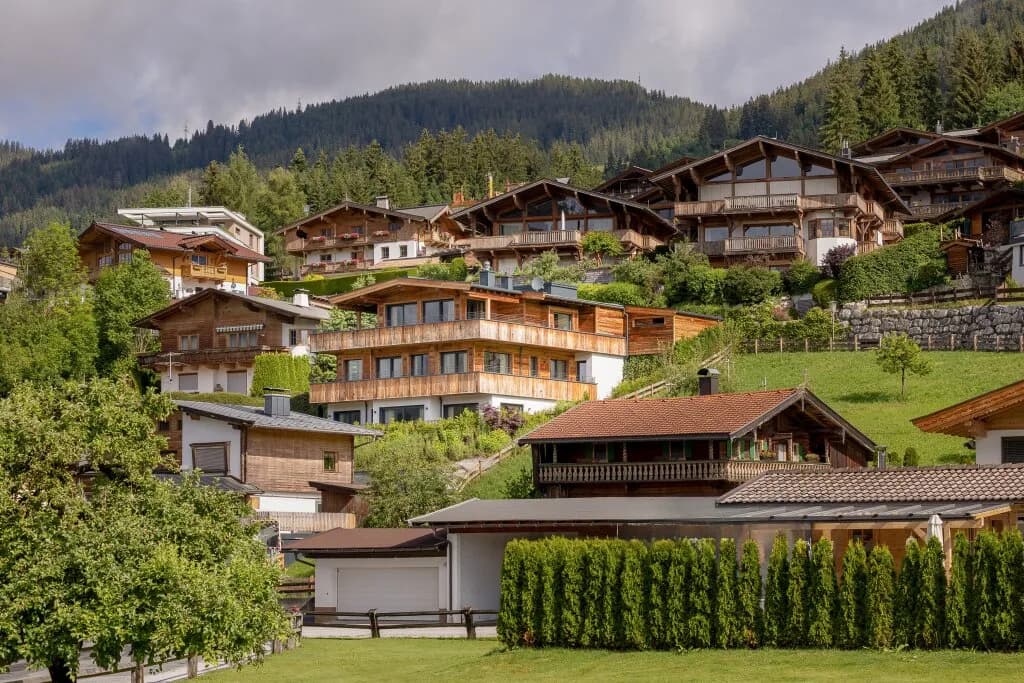 6-Zimmer-Immobilie kaufen in Kitzbühel – 413 m² – Bild 1 von 51