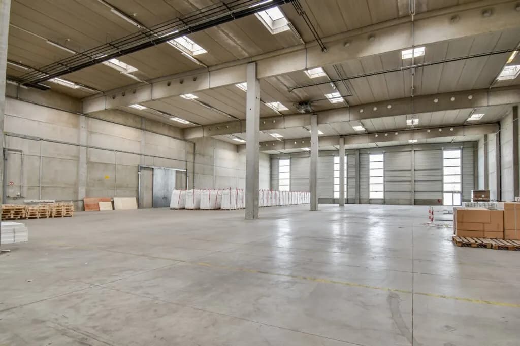 Gewerbeimmobilie mieten in Mödling – 2 082 m², € 17.348