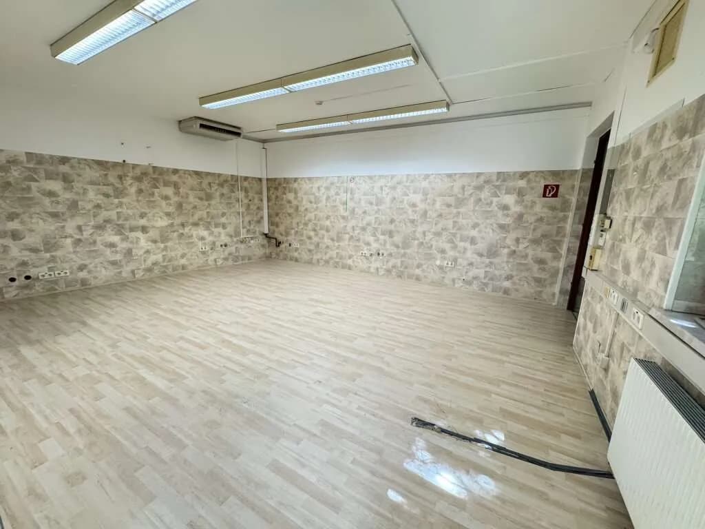16-Zimmer-Gewerbeimmobilie mieten in Wien – 552 m², € 7.312 – Bild 13 von 32